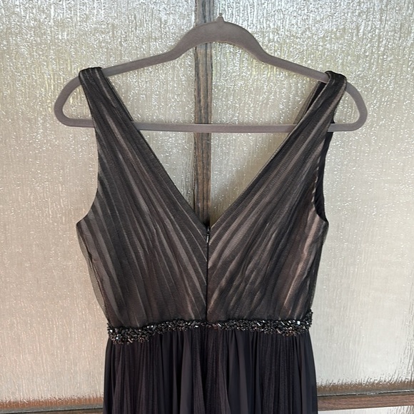 Badgley Mischka
Black Pleated Gown size 6 - Picture 11 of 12